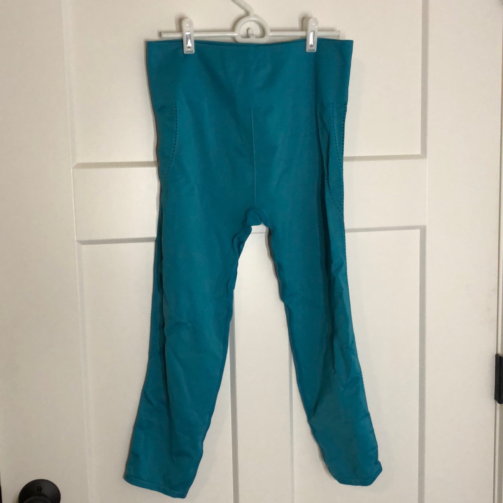 Fabletics Seamless Capris
